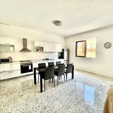 Camag Apartment - Very Close To Airport Birżebbuġa Extérieur photo