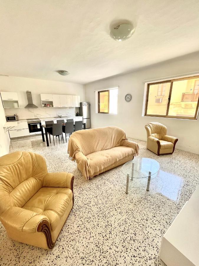Camag Apartment - Very Close To Airport Birżebbuġa Extérieur photo