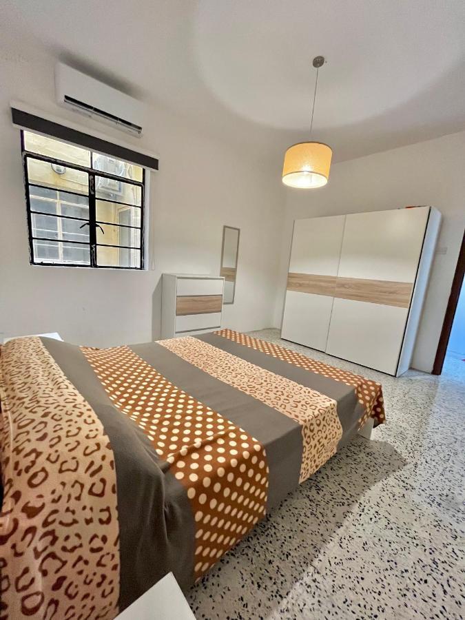 Camag Apartment - Very Close To Airport Birżebbuġa Extérieur photo